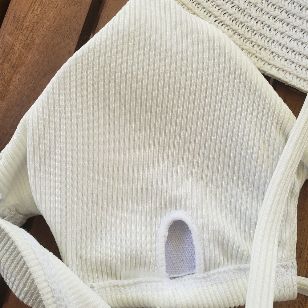 ❤White Keyhole Swimtop - Picture 4 of 5